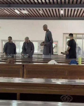 文班亚马在少林寺剃发修行引发的舆论应对方案